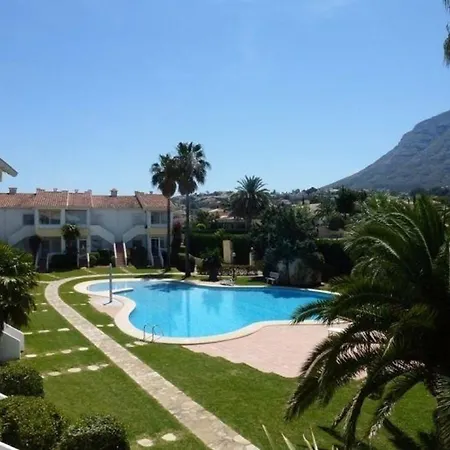 Mit Pool, Garten, Terrasse In Strandnaehe